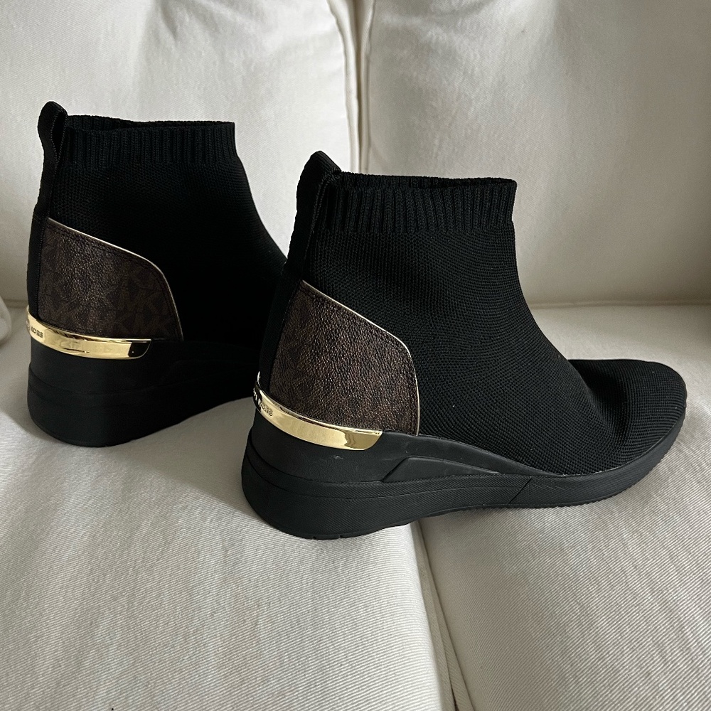 Michael Kors Black wedge bootie size 9